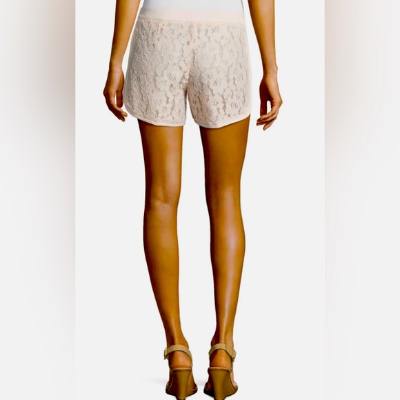 Blush pink lace shorts - Picture 2 of 4